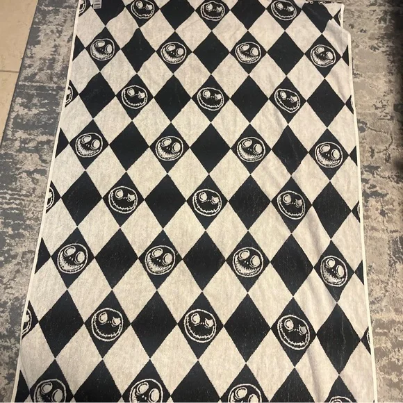Disney The Nightmare Before Christmas Beach Towel Black And White - Picture 8 of 10